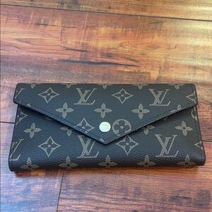 Louis Vuitton Black and Brown Monogram Clutch